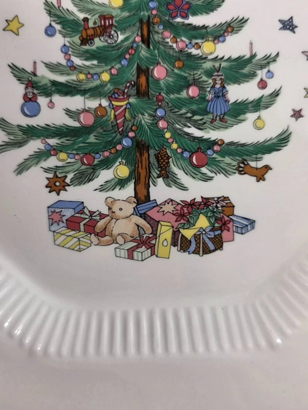 ONE Nikko Christmastime Dinner Plate White Decorated Christmas Tree